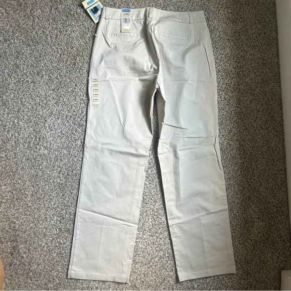 NWT Dockers Cream Tan Chinos Crisp Cotton Khakis Neutral Classic Vintage 12 - Picture 5 of 8